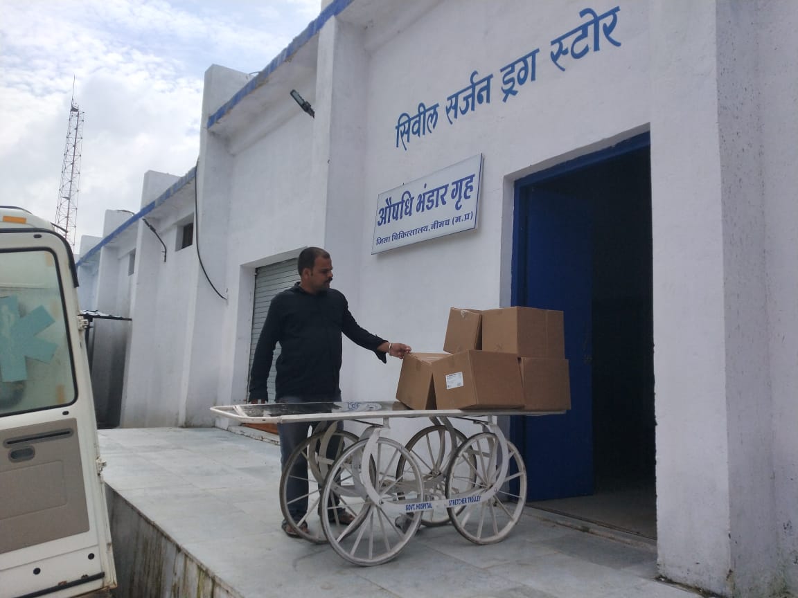 Delivery to a hospital in Neemuch, Madhya Pradesh